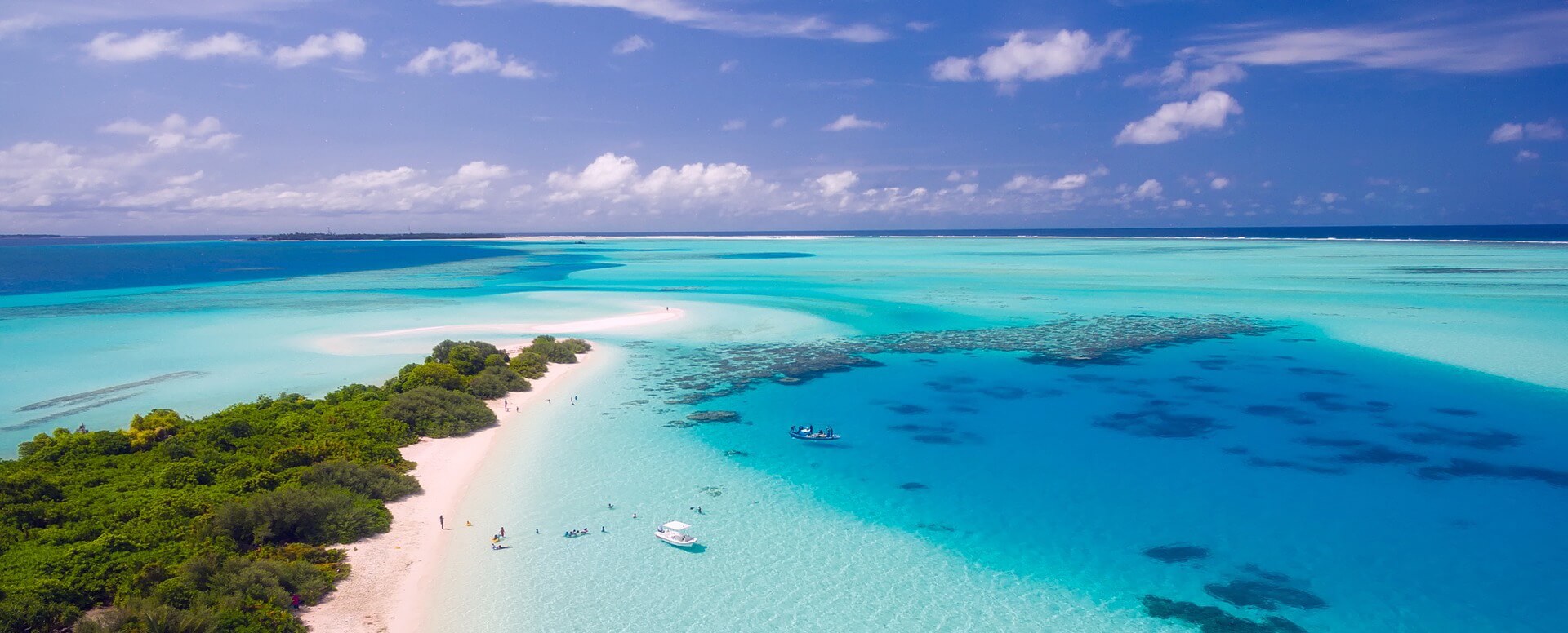 Alquiler_de_villas_con_vistas_al_mar_y_acceso_directo_a_la_playa_Una_amplia_selección_de_destinos_para_una_escapada_a_la_playa