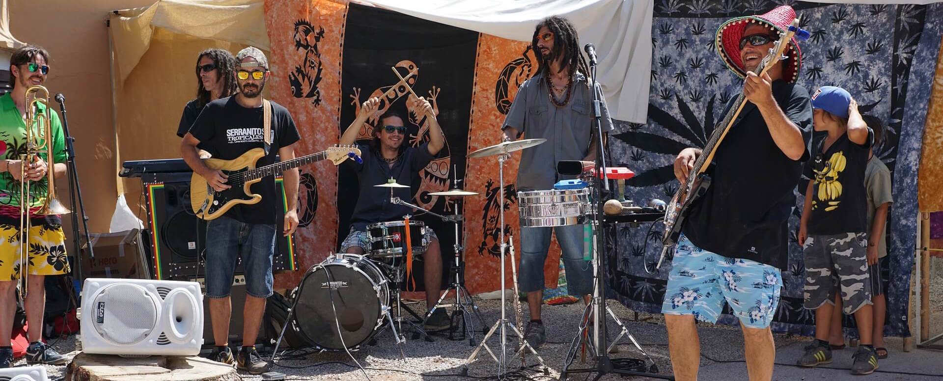 2 - Pasear por los puestos del mercado hippie - Ibiza