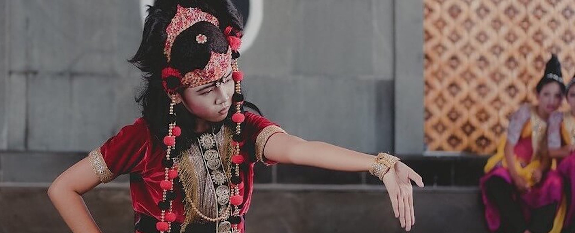 Baile al ritmo de las danzas tradicionales - Indonesia