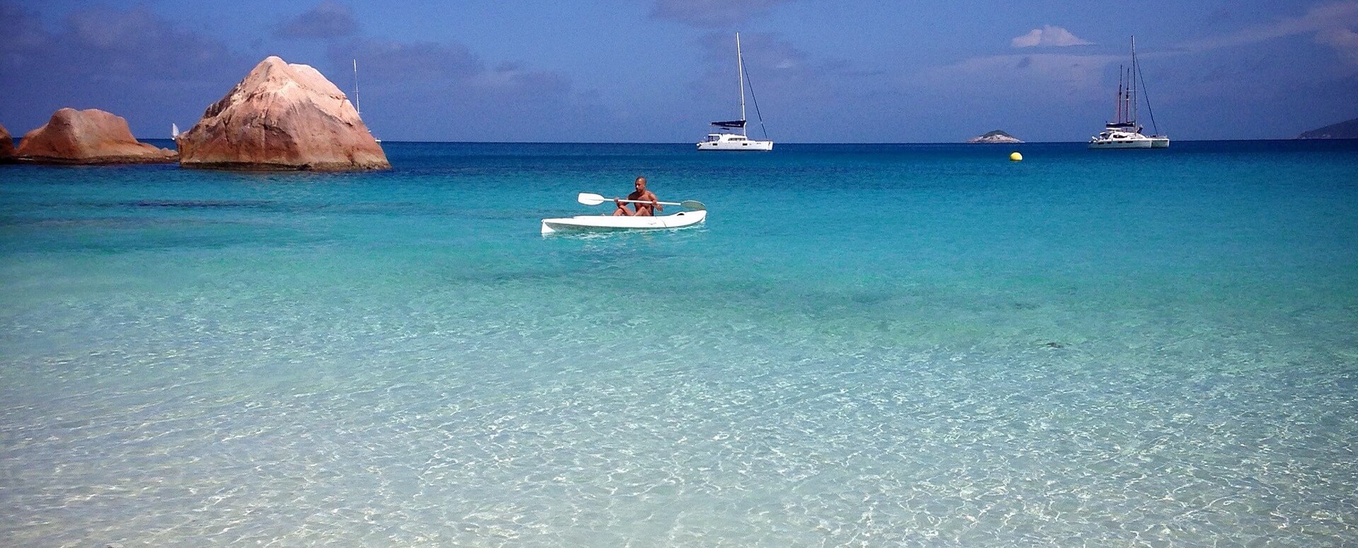 6. Navegar en un barco con fondo de cristal - Seychelles